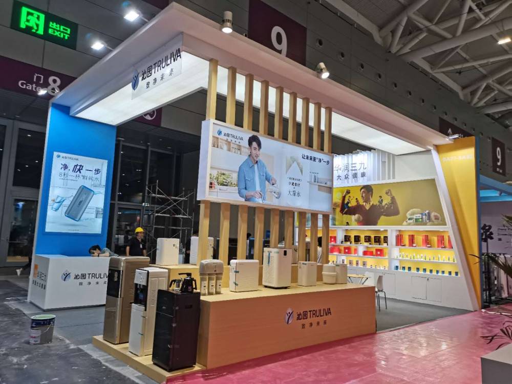 9平米展臺(tái)設(shè)計(jì)__如果是簡(jiǎn)裝,通常裝修的形式有如下幾種展板式、卷軸畫(huà)式、背膠畫(huà)(圖1)